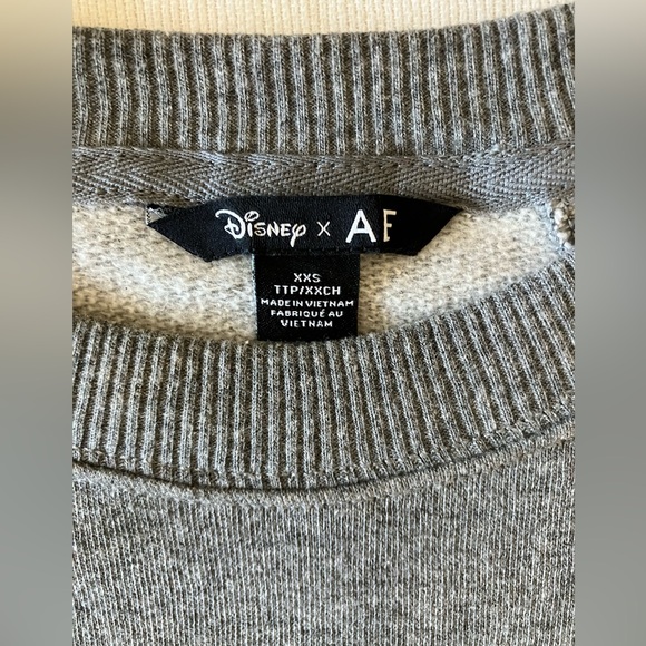 Disney x American Eagle Mickey and Minnie Mouse Holiday Sweatshirt - Picture 3 of 3